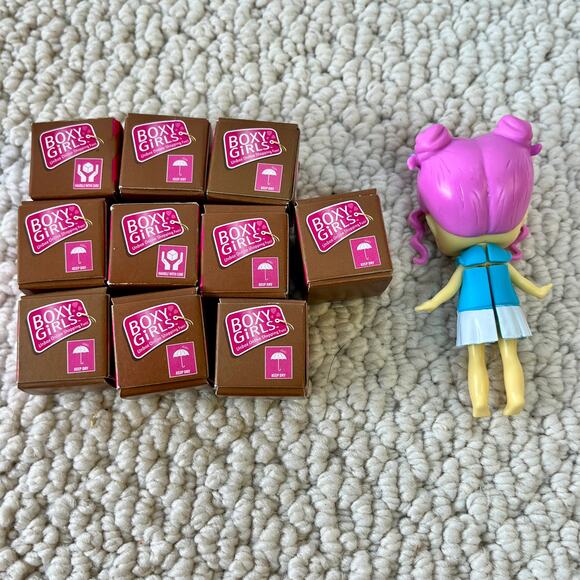 Boxy Girls Mini Trinity 3" & 10 Mini Shipping Boxes Filled With Surprises Opened - Picture 2 of 2